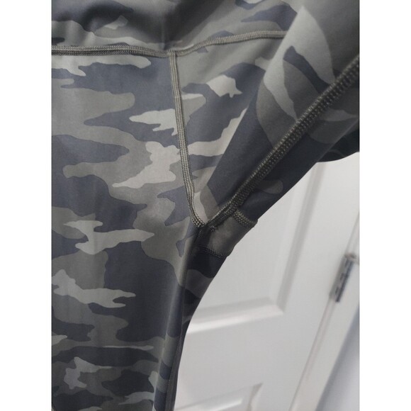 Athleta Ultimate 7/8 Camo Tight Leggings Womens Size Small - Picture 3 of 11